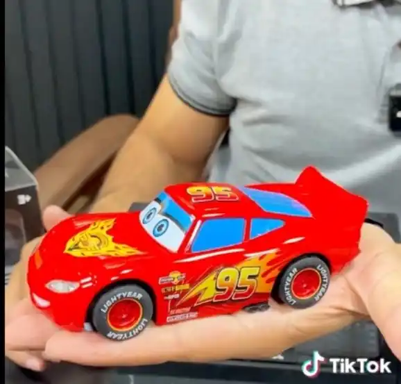 1:28 LIGHTNING MCQUEEN ALLOY DIECAST MODEL - Thumbnail 2